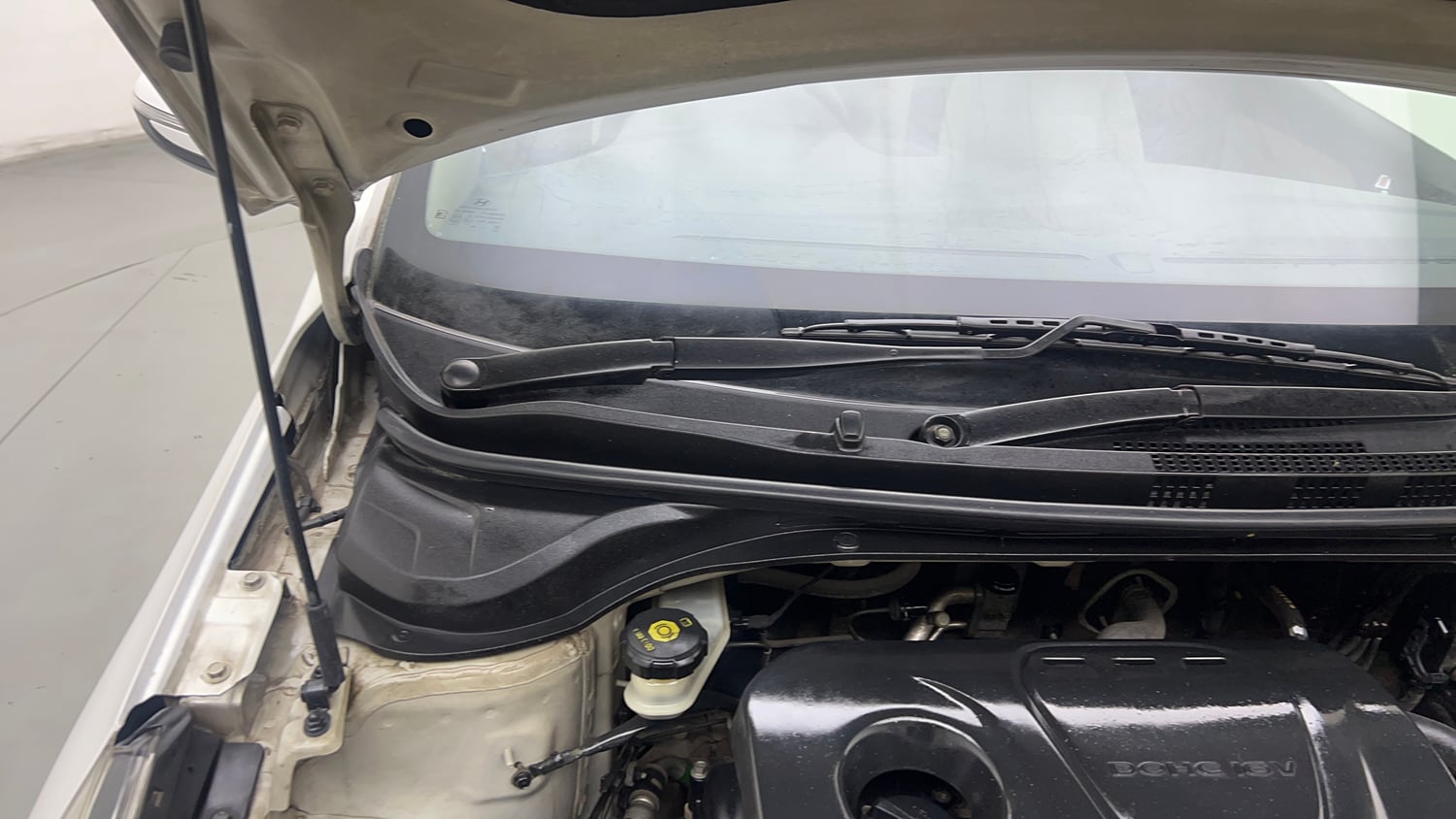 Used 2017 Hyundai Verna EX 1.6 VTVT Petrol Manual engine ENGINE RIGHT SIDE HINGE & APRON VIEW