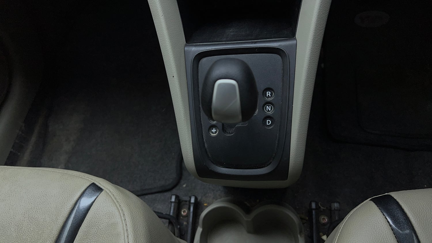 Used 2017 Maruti Suzuki Celerio ZXi AMT Petrol Automatic interior GEAR  KNOB VIEW