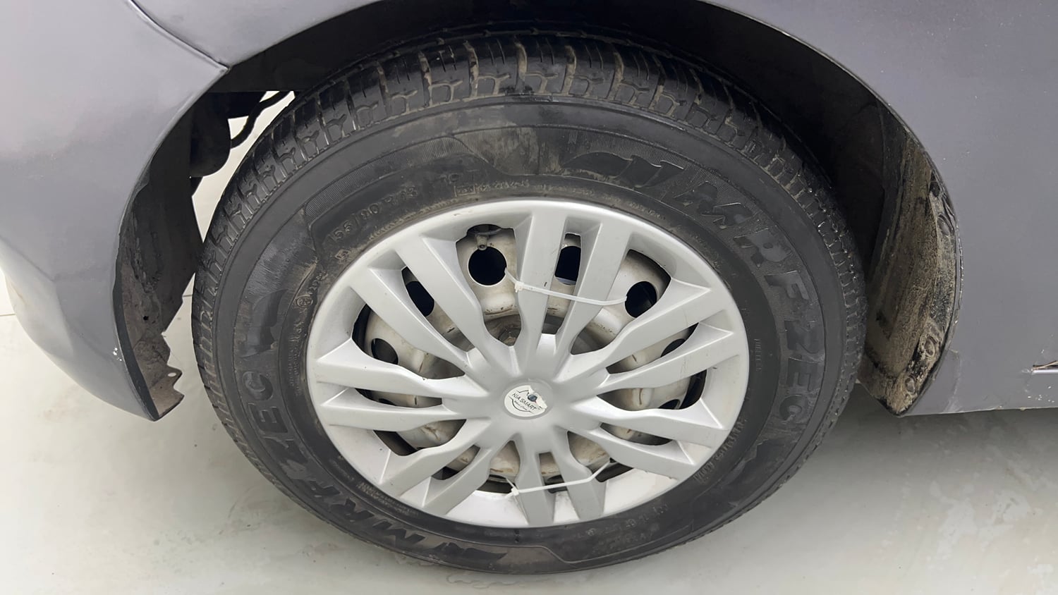 Used 2014 Hyundai i10 Magna 1.1 iRDE2 Petrol Manual tyres LEFT FRONT TYRE RIM VIEW