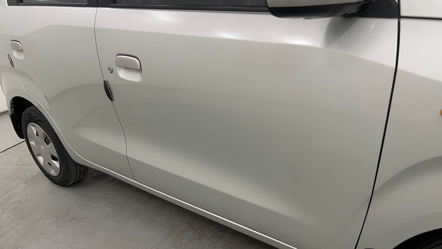 Used 2019 Maruti Suzuki Wagon R VXi 1.2 Petrol Manual dents MINOR DENT