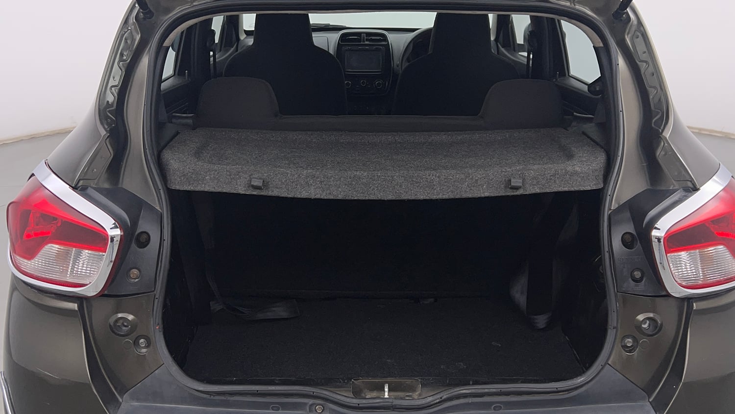 Used 2017 Renault Kwid 1.0 RXT Opt Petrol Manual interior DICKY INSIDE VIEW