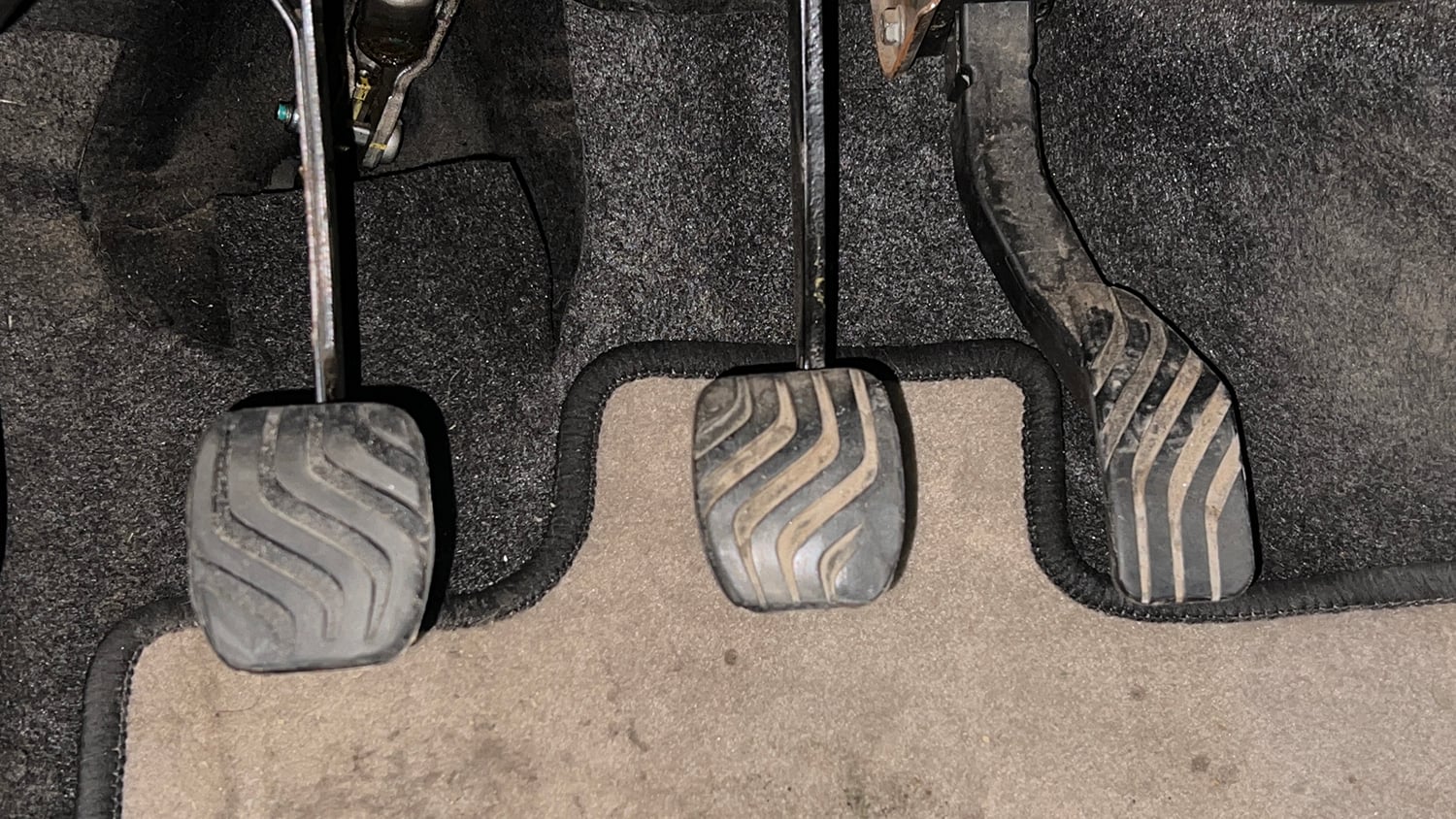 Used 2017 Renault Kwid 1.0 RXT Opt Petrol Manual interior PEDALS VIEW