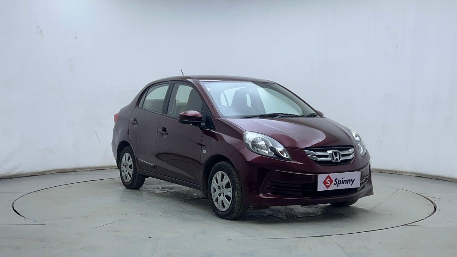 Used 2015 Honda Amaze 1.2 S i-VTEC Petrol Manual exterior RIGHT FRONT CORNER VIEW