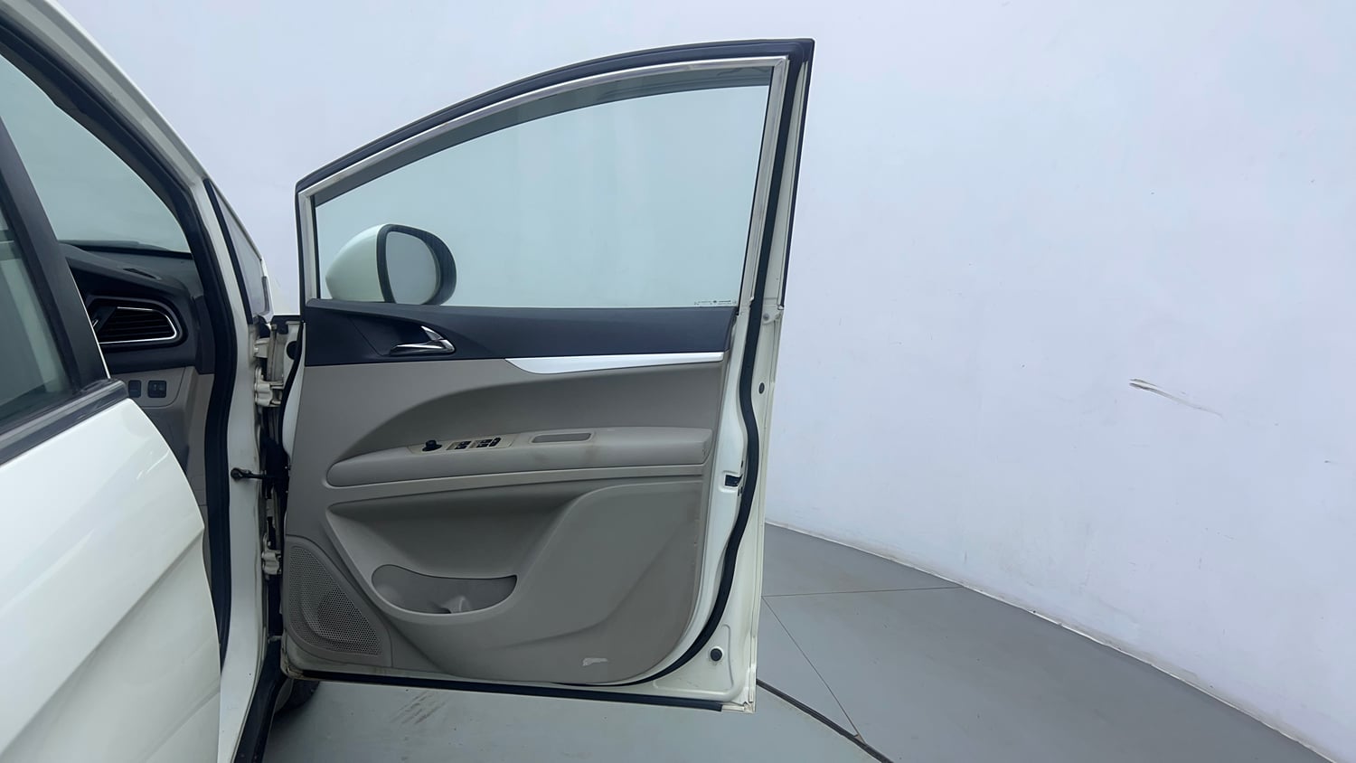 Used 2019 Mahindra Marazzo M6 7 STR Diesel Manual interior RIGHT FRONT DOOR OPEN VIEW