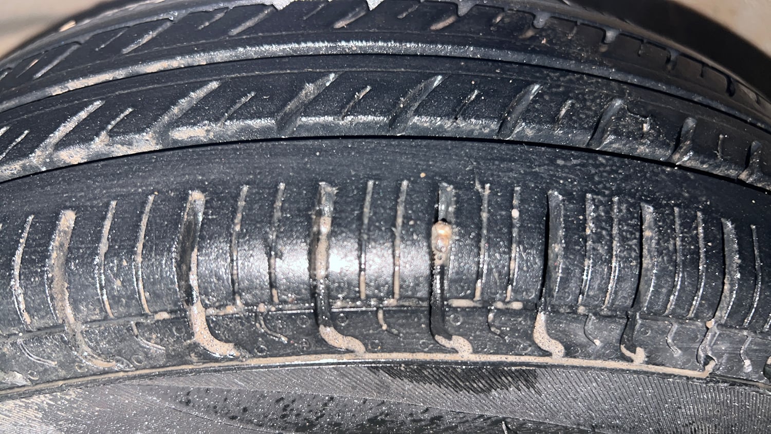 Used 2014 Maruti Suzuki Alto 800 Lxi Petrol Manual tyres LEFT FRONT TYRE TREAD VIEW