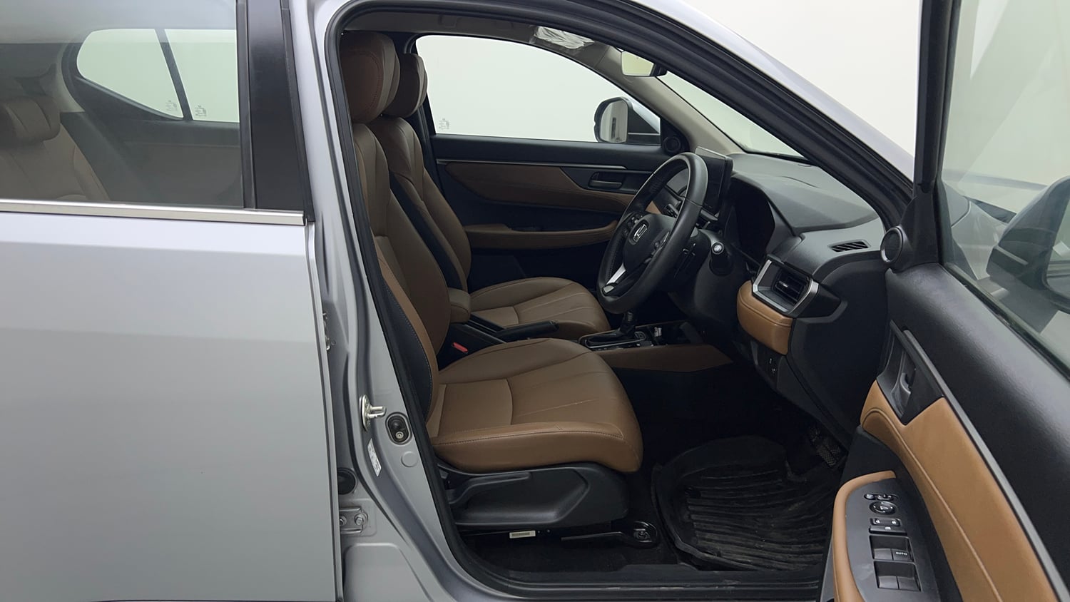 Used 2025 Honda Elevate ZX CVT Petrol Automatic interior RIGHT SIDE FRONT DOOR CABIN VIEW