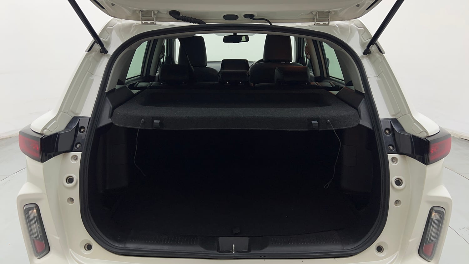 Used 2024 Toyota Urban Cruiser Hyryder V AT NeoDrive Petrol Automatic interior DICKY INSIDE VIEW
