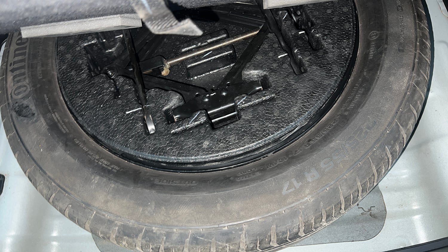 Used 2017 Hyundai Creta SX Plus 1.6 AT Petrol Petrol Automatic tyres SPARE TYRE VIEW