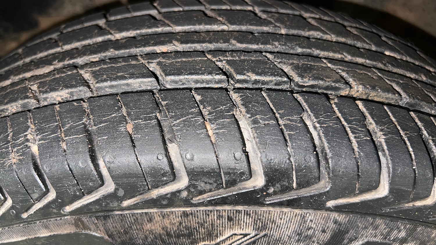 Used 2016 Renault Kwid RXT Petrol Manual tyres LEFT FRONT TYRE TREAD VIEW