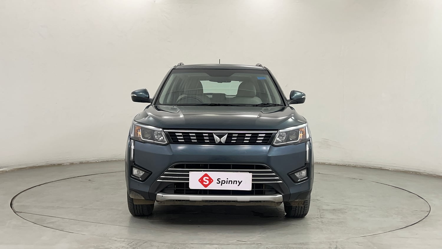 Used 2023 Mahindra XUV 300 W8 (O) 1.2 Petrol AMT Petrol Automatic exterior FRONT VIEW