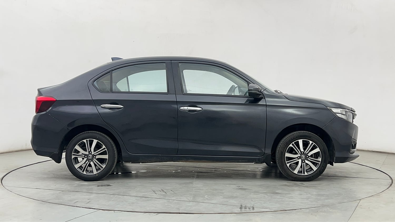 Used 2025 honda Amaze 2nd Generation VX 1.2 Petrol MT Petrol Manual exterior RIGHT SIDE VIEW