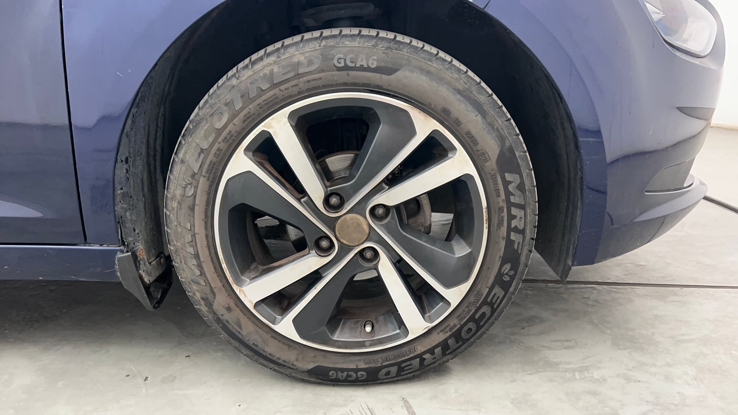 Used 2023 Tata Altroz XZ Petrol Petrol Manual tyres RIGHT FRONT TYRE RIM VIEW