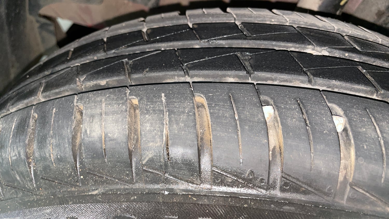 Used 2024 Renault Kwid RXT 1.0L AMT Petrol Automatic tyres LEFT FRONT TYRE TREAD VIEW