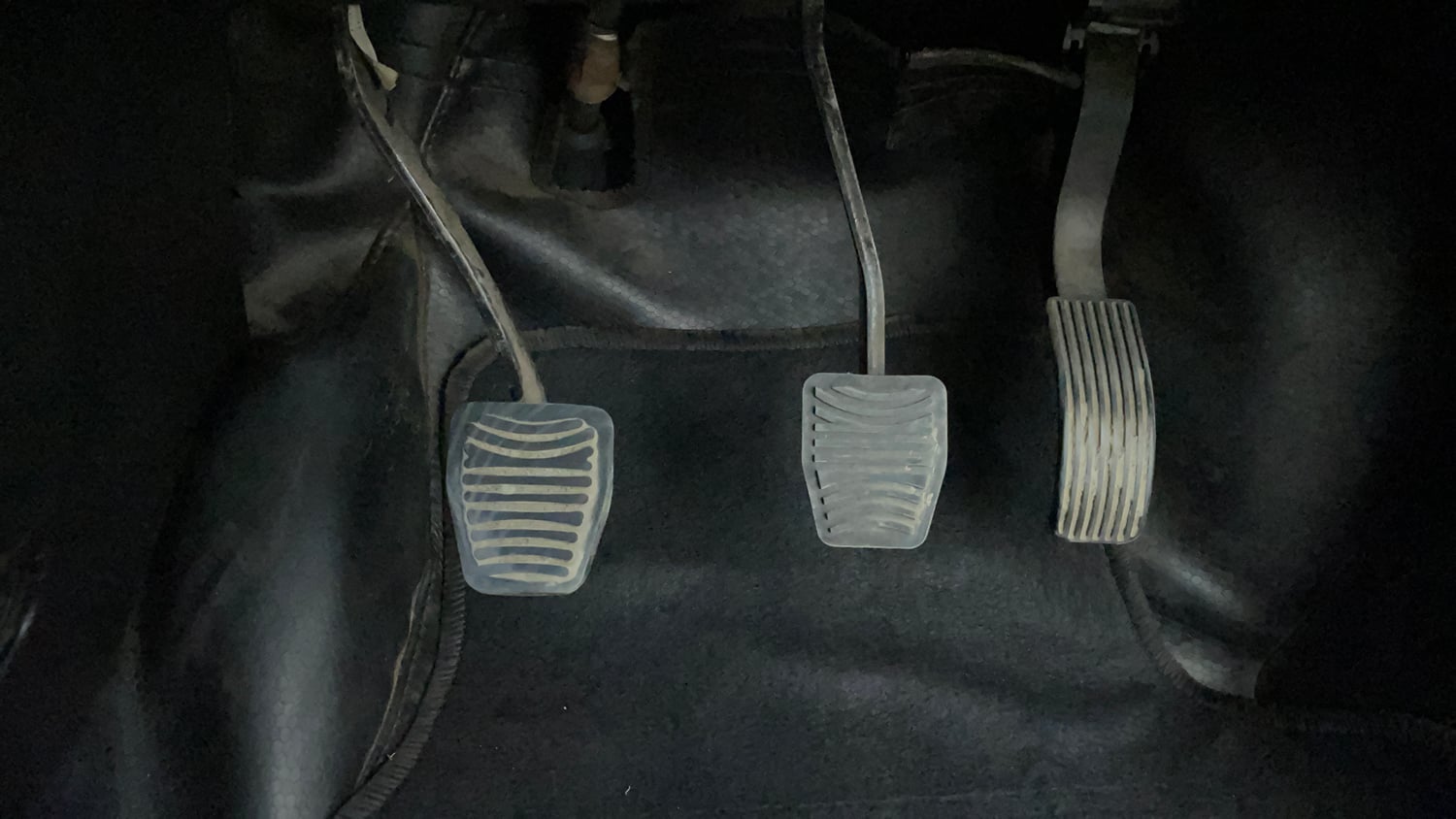 Used 2019 Mahindra XUV500 W7 Diesel Manual interior PEDALS VIEW