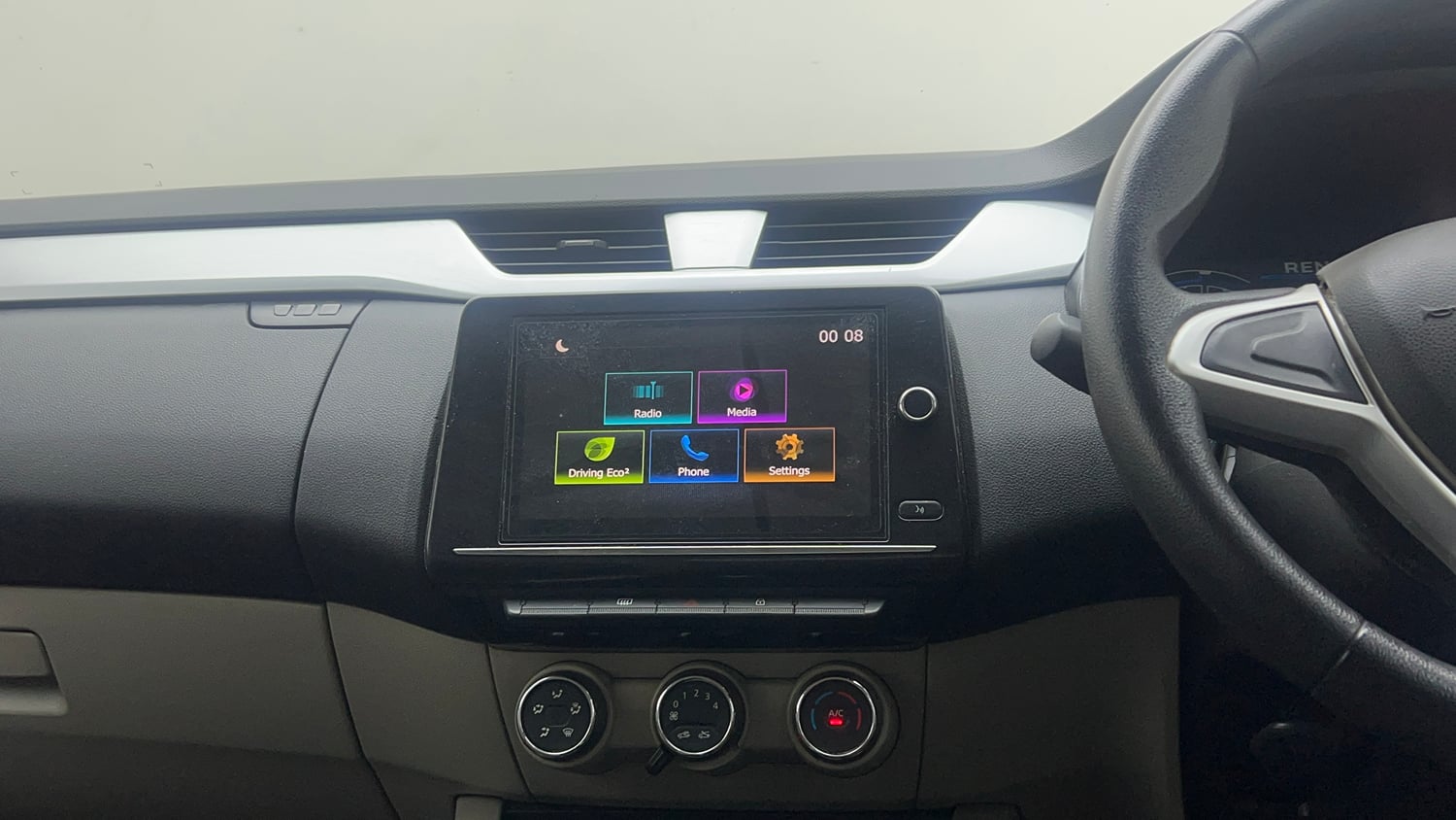 Used 2020 Renault Triber RXZ Petrol Manual interior MUSIC SYSTEM & AC CONTROL VIEW