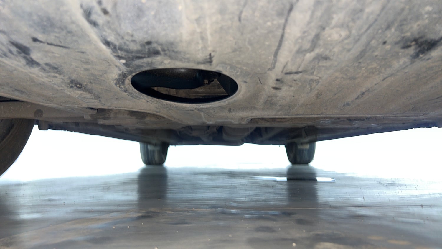 Used 2023 Hyundai Verna SX (O) 1.5 Turbo Petrol DCT Petrol Automatic extra FRONT LEFT UNDERBODY VIEW