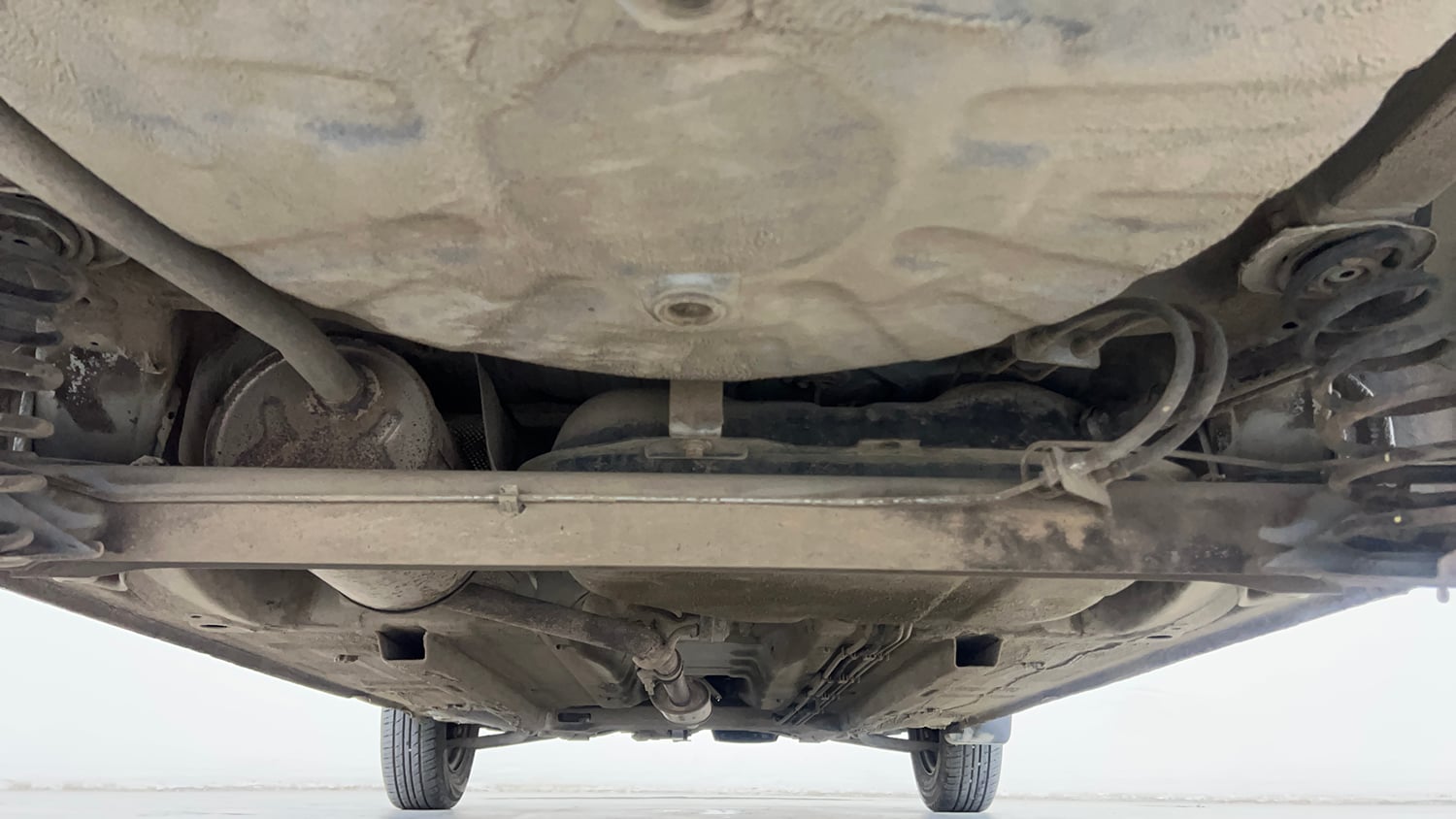 Used 2016 Renault Kwid RXT Petrol Manual extra REAR UNDERBODY VIEW (TAKEN FROM REAR)