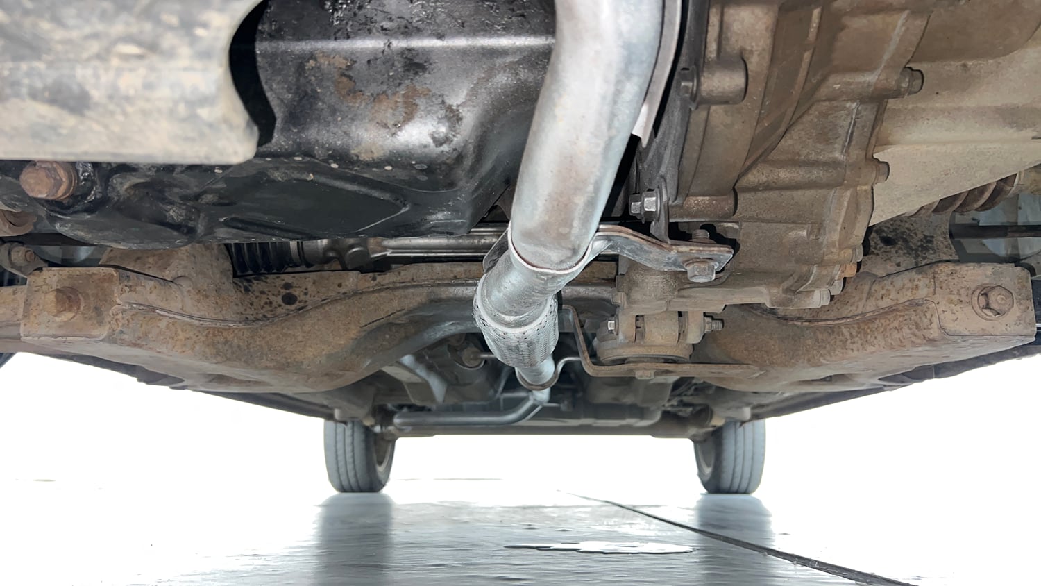 Used 2016 Tata Zest XT Petrol Petrol Manual extra FRONT LEFT UNDERBODY VIEW