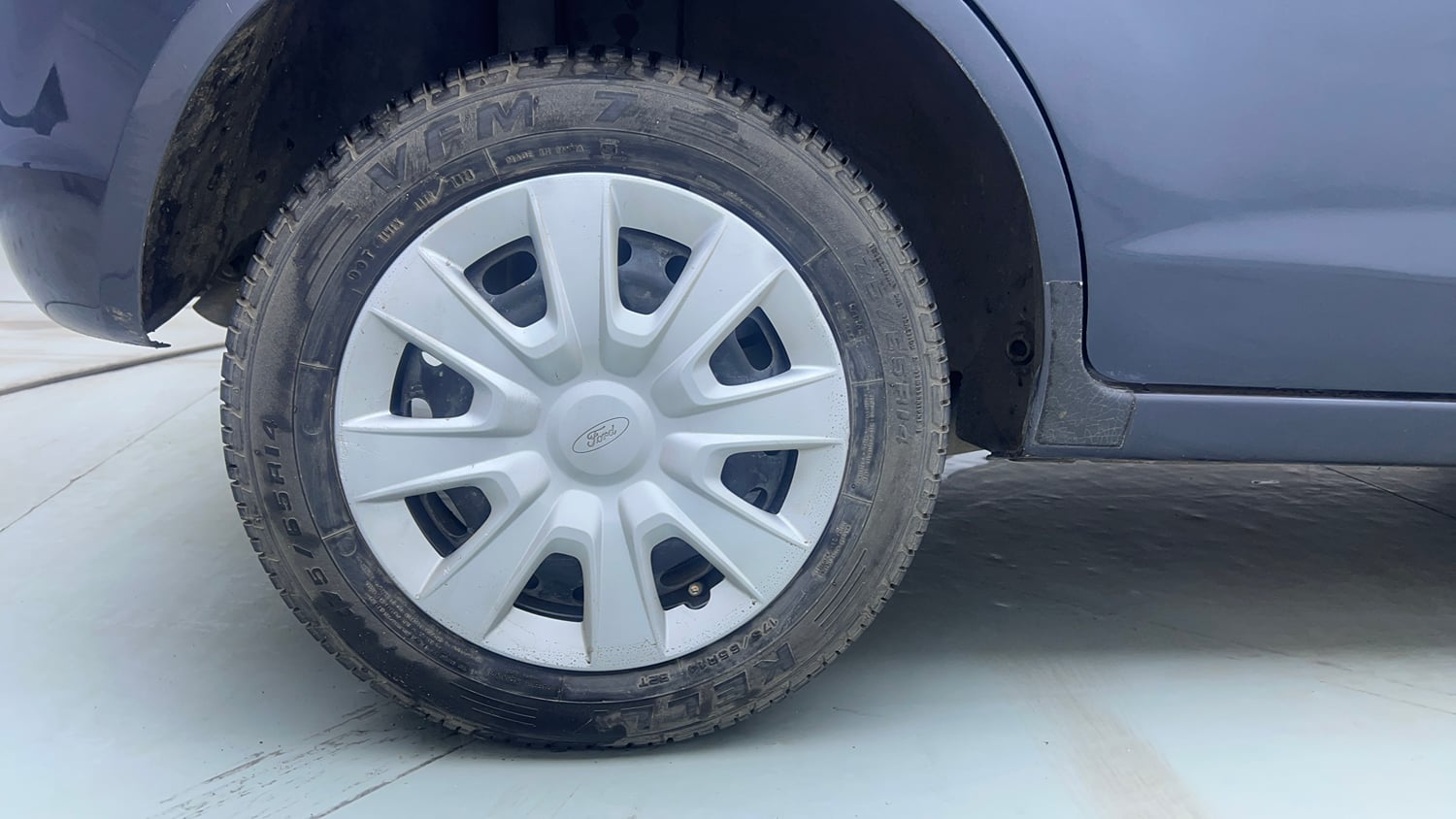 Used 2014 Ford Figo Duratec Petrol ZXI 1.2 Petrol Manual tyres RIGHT REAR TYRE RIM VIEW