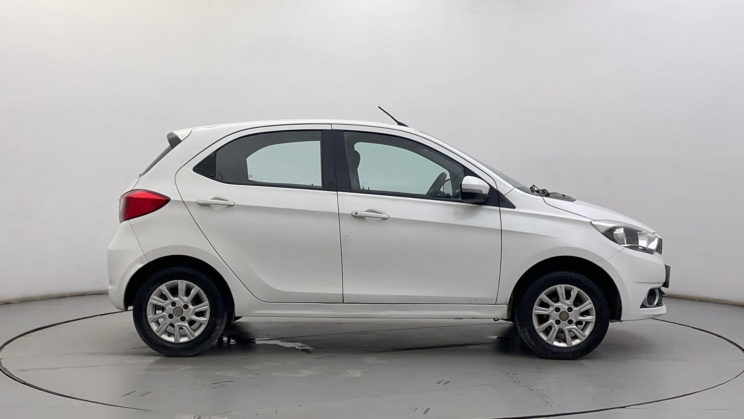 Used 2018 Tata Tiago Revotron XZ Petrol Manual exterior RIGHT SIDE VIEW
