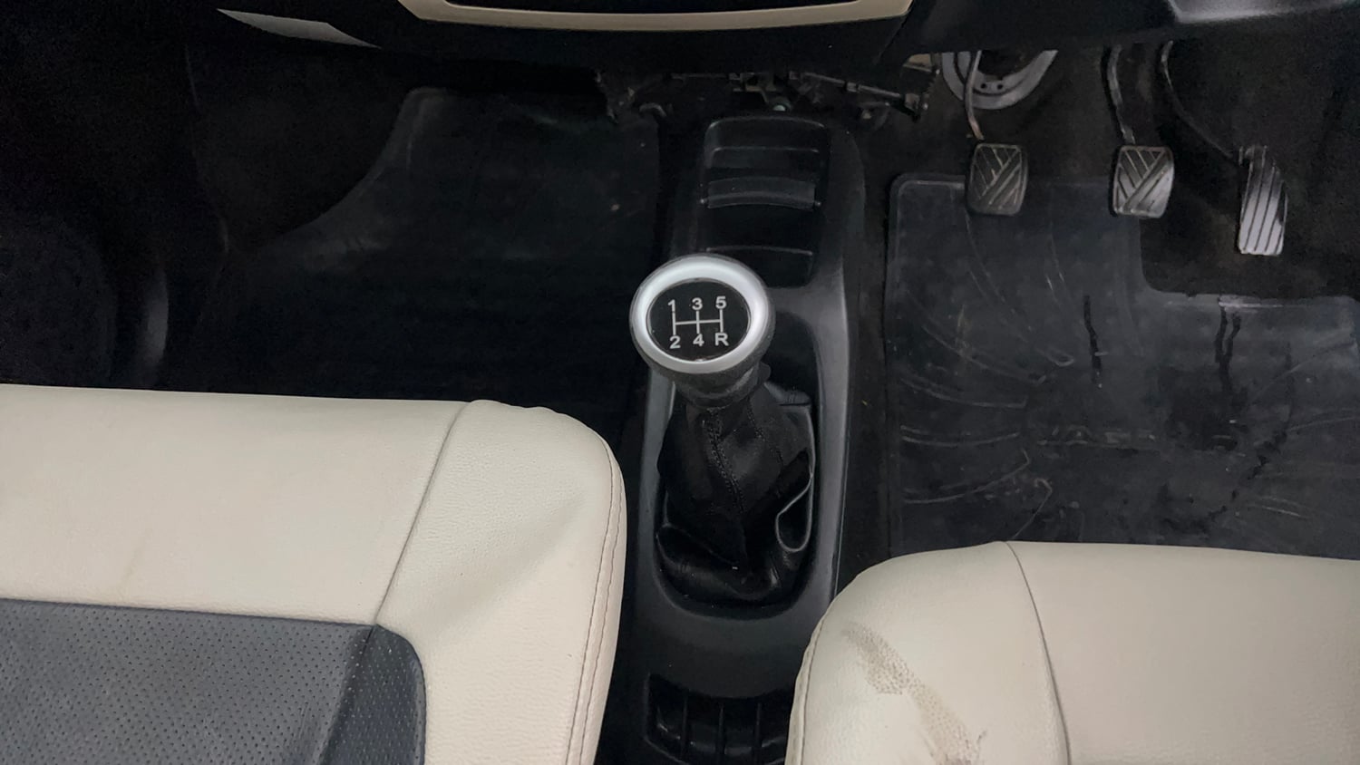 Used 2017 Maruti Suzuki Wagon R 1.0 VXI Petrol + CNG (Outside Fitted) Cng Manual interior GEAR  KNOB VIEW
