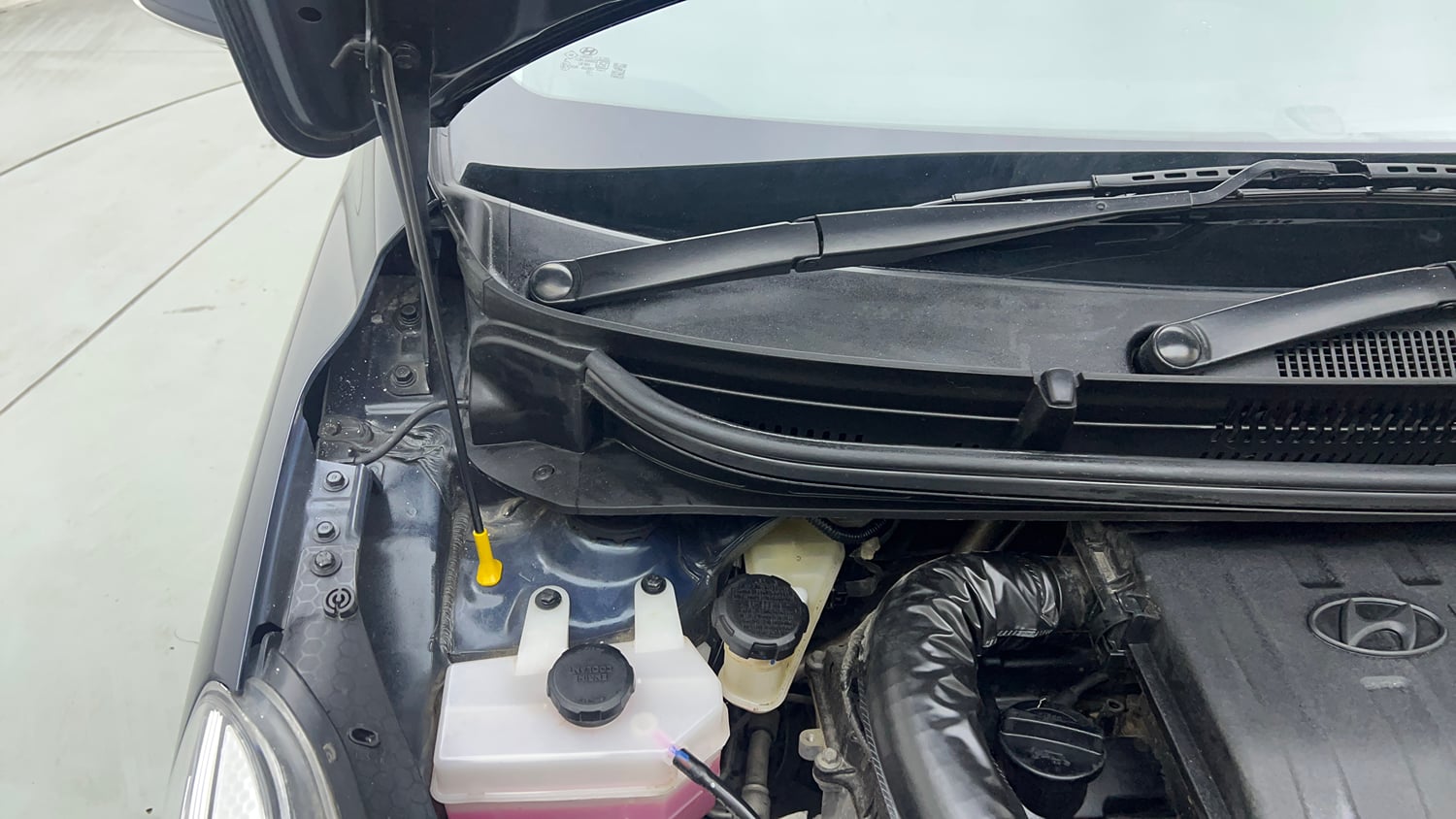 Used 2023 Hyundai Grand i10 Nios Sportz AMT 1.2 Kappa VTVT Petrol Automatic engine ENGINE RIGHT SIDE HINGE & APRON VIEW