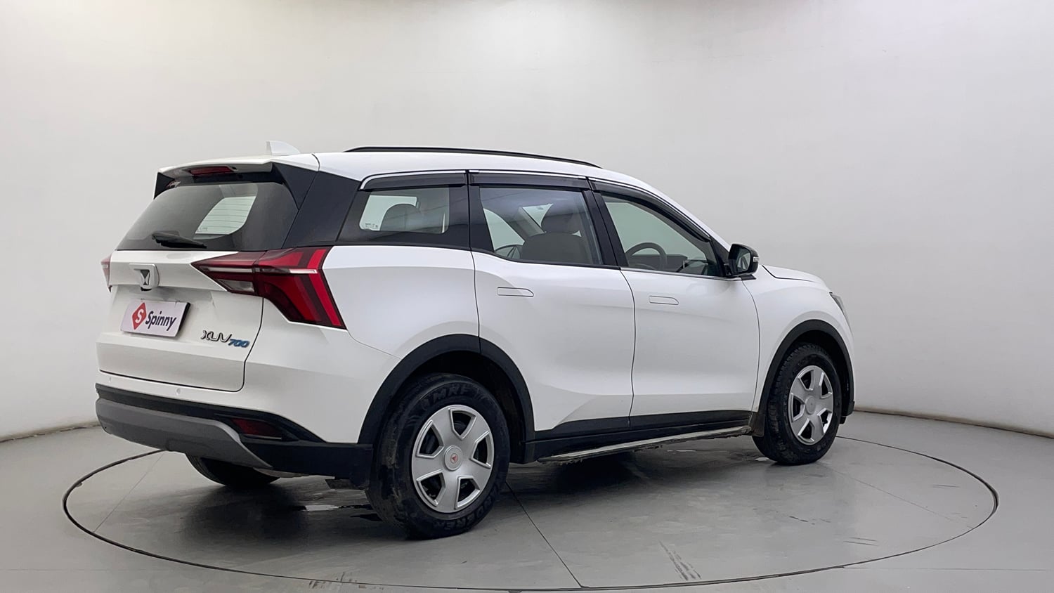 Used 2022 Mahindra XUV700 AX 3 Petrol MT 5 STR Petrol Manual exterior RIGHT REAR CORNER VIEW