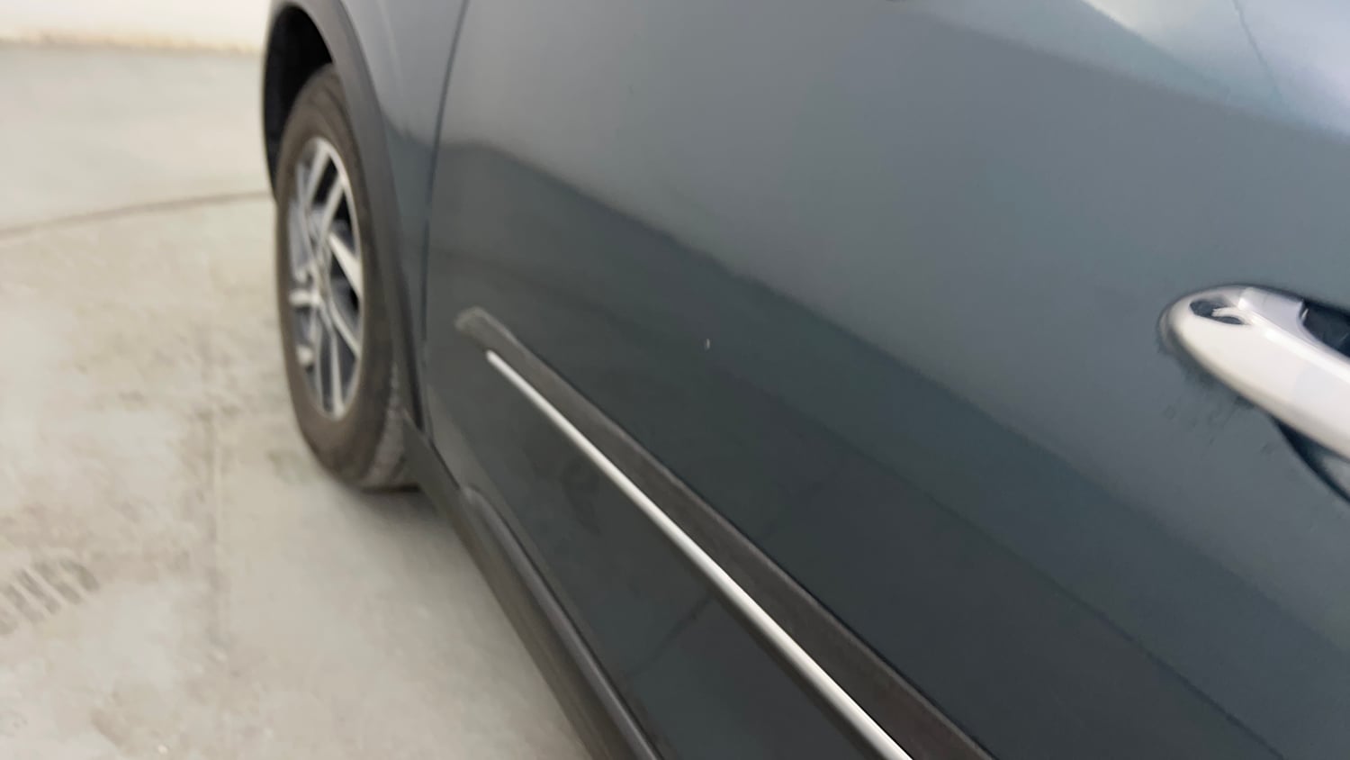 Used 2023 Mahindra XUV 300 W8 (O) 1.2 Petrol AMT Petrol Automatic dents MINOR SCRATCH