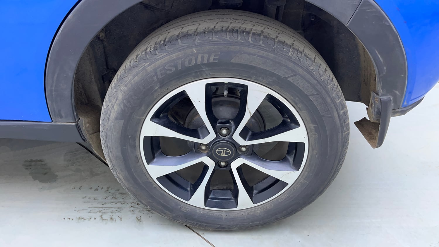 Used 2020 Tata Nexon XZA Plus (O) Petrol Automatic tyres LEFT REAR TYRE RIM VIEW