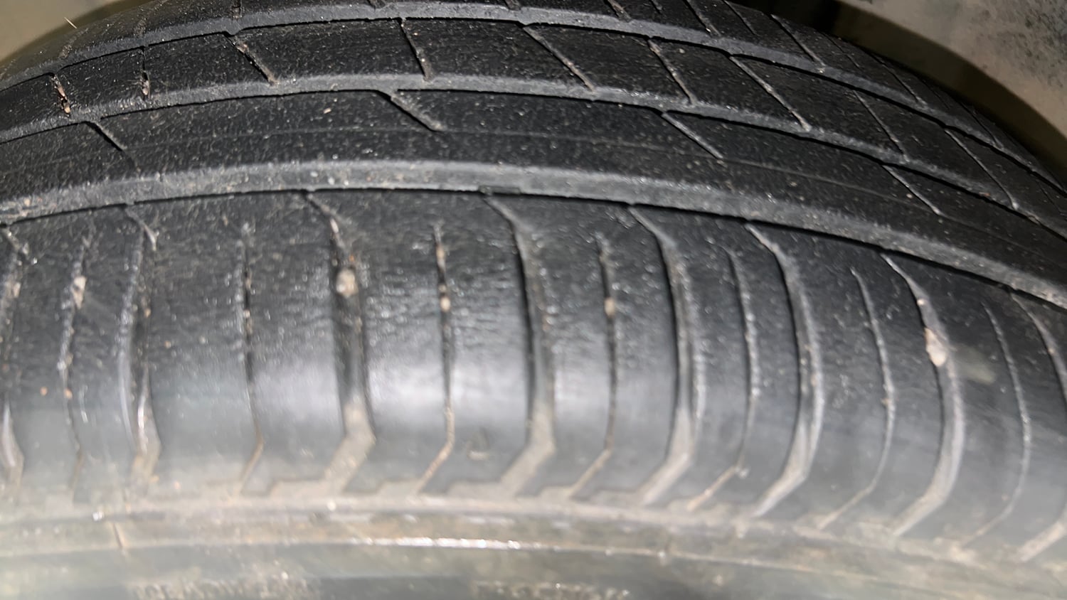 Used 2022 Tata Punch Accomplished AMT Petrol Automatic tyres LEFT FRONT TYRE TREAD VIEW