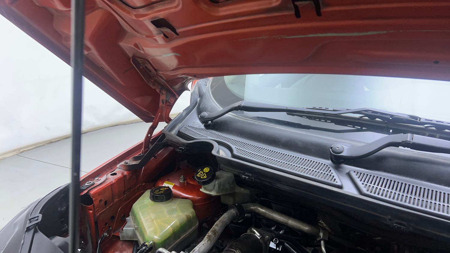 Used 2016 Ford EcoSport Titanium+ 1.5L TDCi Diesel Manual engine ENGINE RIGHT SIDE HINGE & APRON VIEW