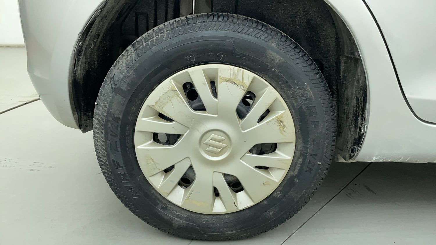Used 2014 Maruti Suzuki Swift VXi Petrol Manual tyres RIGHT REAR TYRE RIM VIEW