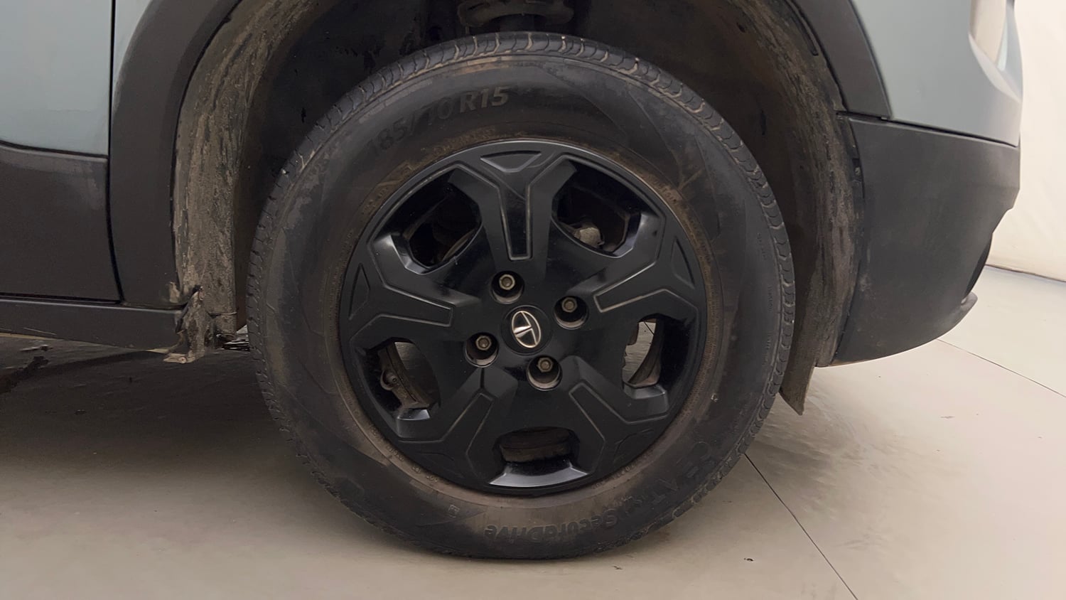 Used 2022 Tata Punch Accomplished AMT Petrol Automatic tyres RIGHT FRONT TYRE RIM VIEW
