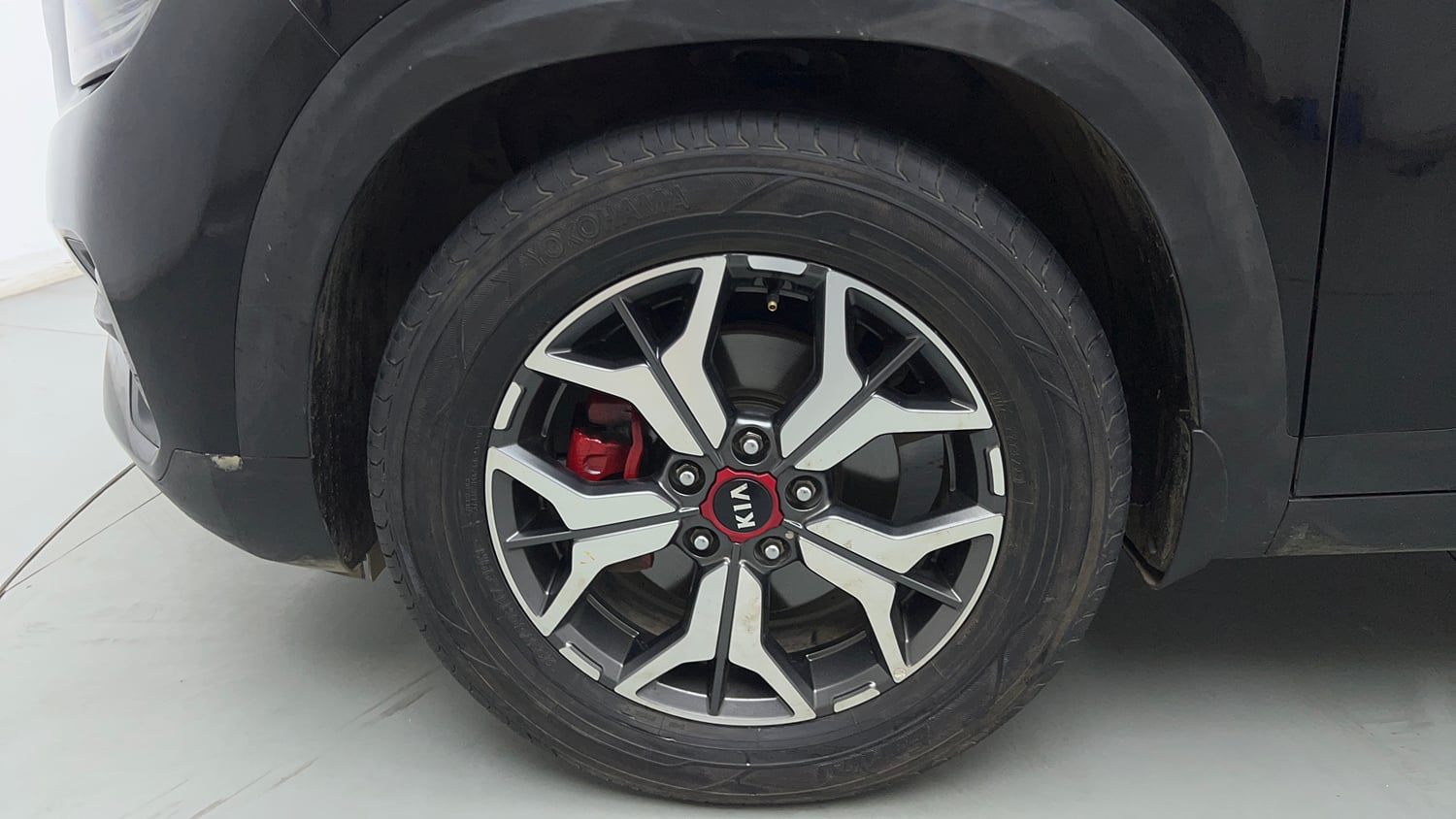 Used 2019 kia Seltos GTX Plus DCT 1.4 Petrol Automatic tyres LEFT FRONT TYRE RIM VIEW