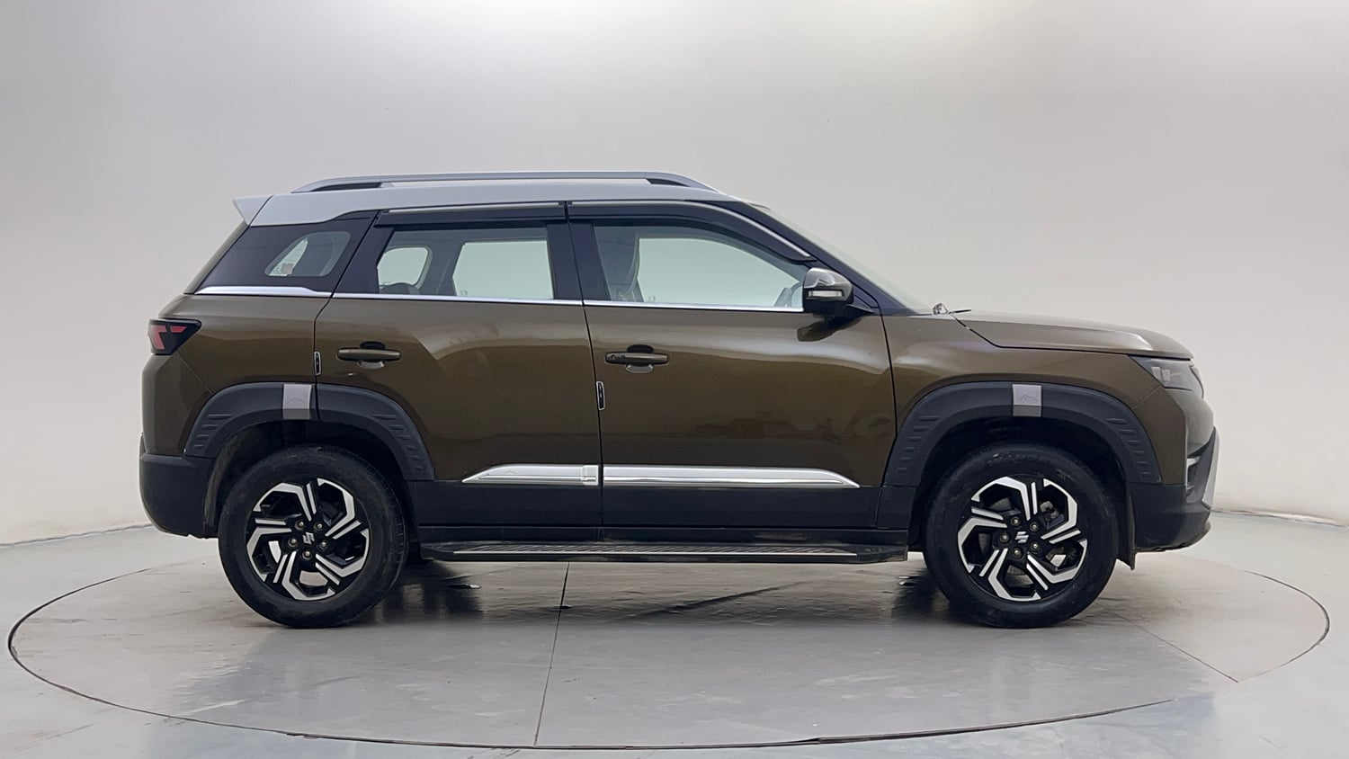 Used 2023 Maruti Suzuki Brezza Zxi Plus Dual Tone Petrol Manual exterior RIGHT SIDE VIEW