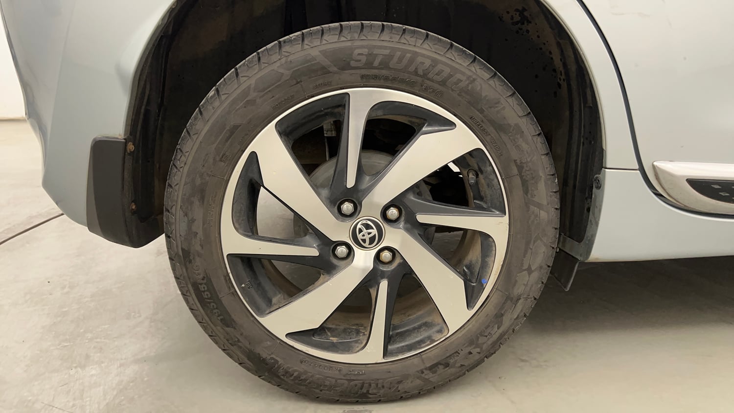 Used 2022 Toyota Glanza G Petrol Manual tyres RIGHT REAR TYRE RIM VIEW