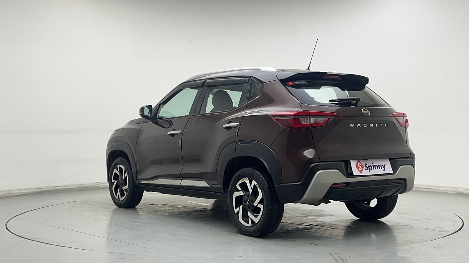 Used 2021 Nissan Magnite XV Dual Tone Petrol Manual exterior LEFT REAR CORNER VIEW