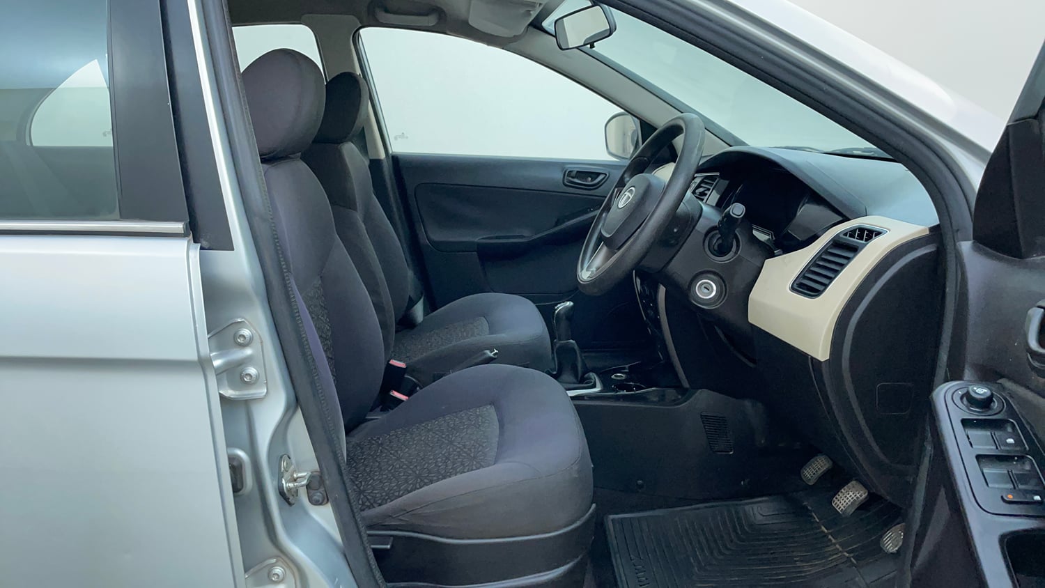 Used 2015 Tata Zest XM Petrol Petrol Manual interior RIGHT SIDE FRONT DOOR CABIN VIEW