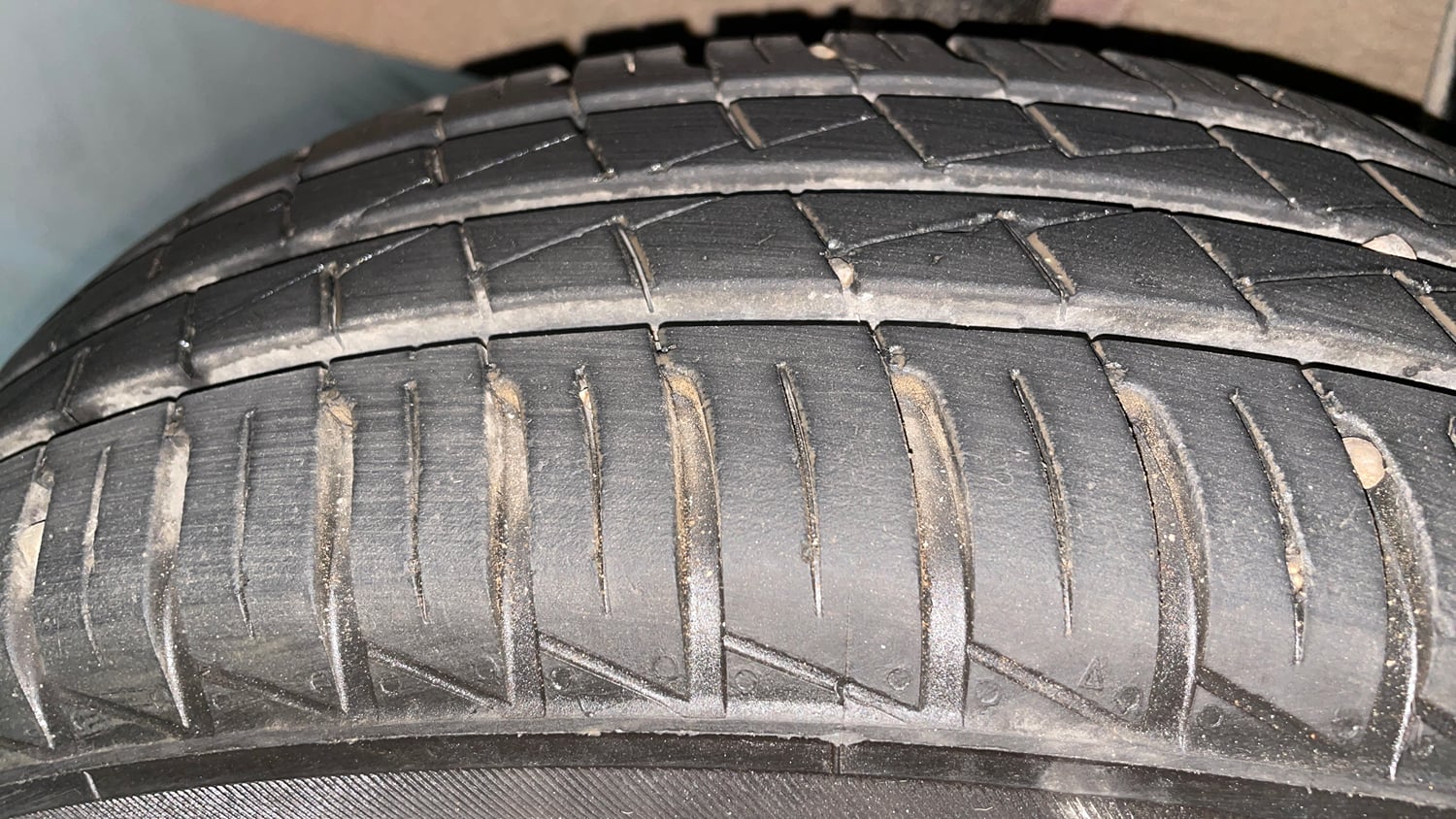 Used 2024 Renault Kwid RXT 1.0L AMT Petrol Automatic tyres RIGHT REAR TYRE TREAD VIEW