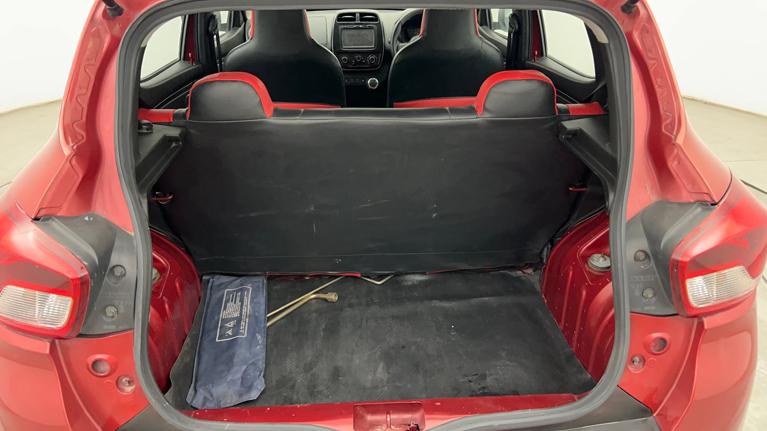 Used 2018 Renault Kwid 1.0 RXT AMT Opt Petrol Automatic interior DICKY INSIDE VIEW