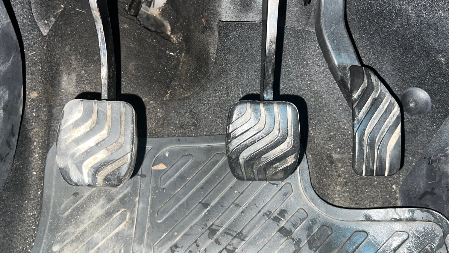 Used 2021 Nissan Magnite XV Dual Tone Petrol Manual interior PEDALS VIEW