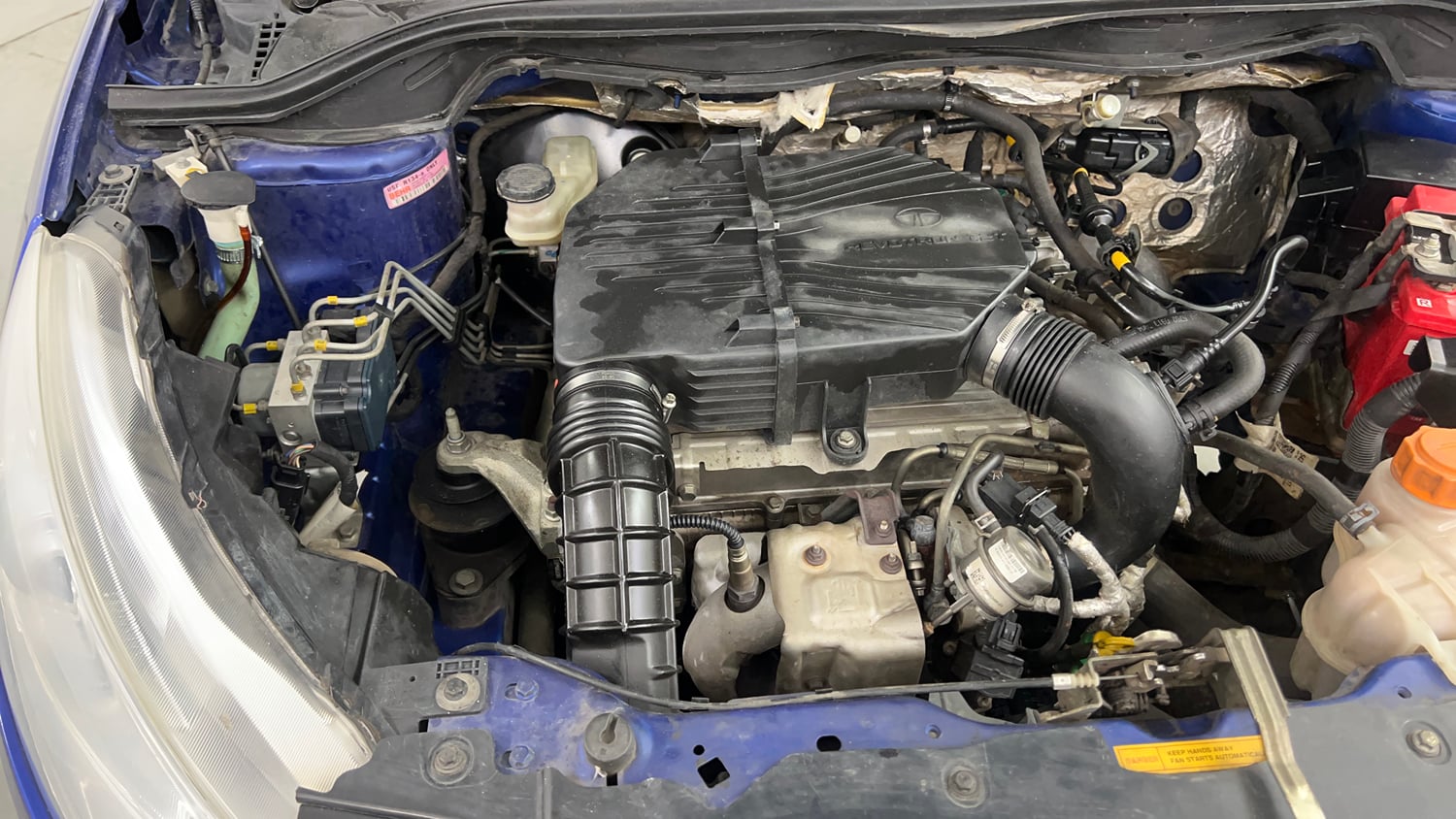 Used 2014 Tata Zest XM Petrol Petrol Manual engine ENGINE RIGHT SIDE VIEW