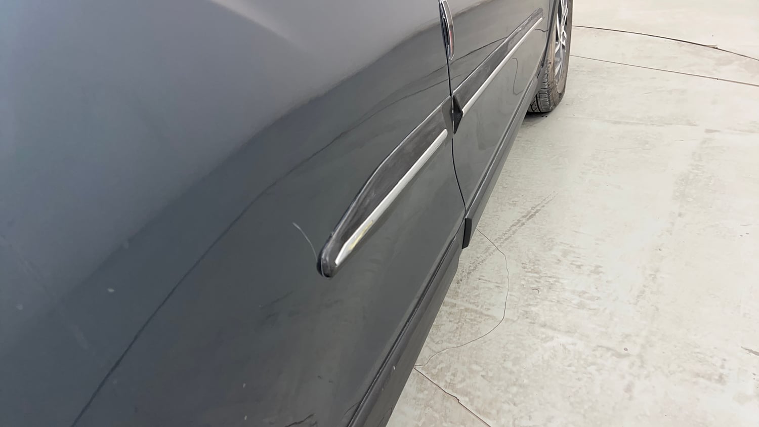 Used 2023 Mahindra XUV 300 W8 (O) 1.2 Petrol AMT Petrol Automatic dents MINOR SCRATCH