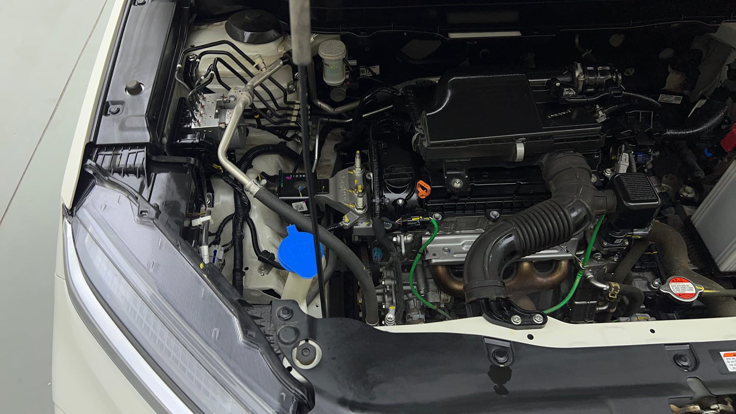Used 2024 Toyota Urban Cruiser Hyryder V AT NeoDrive Petrol Automatic engine ENGINE RIGHT SIDE VIEW
