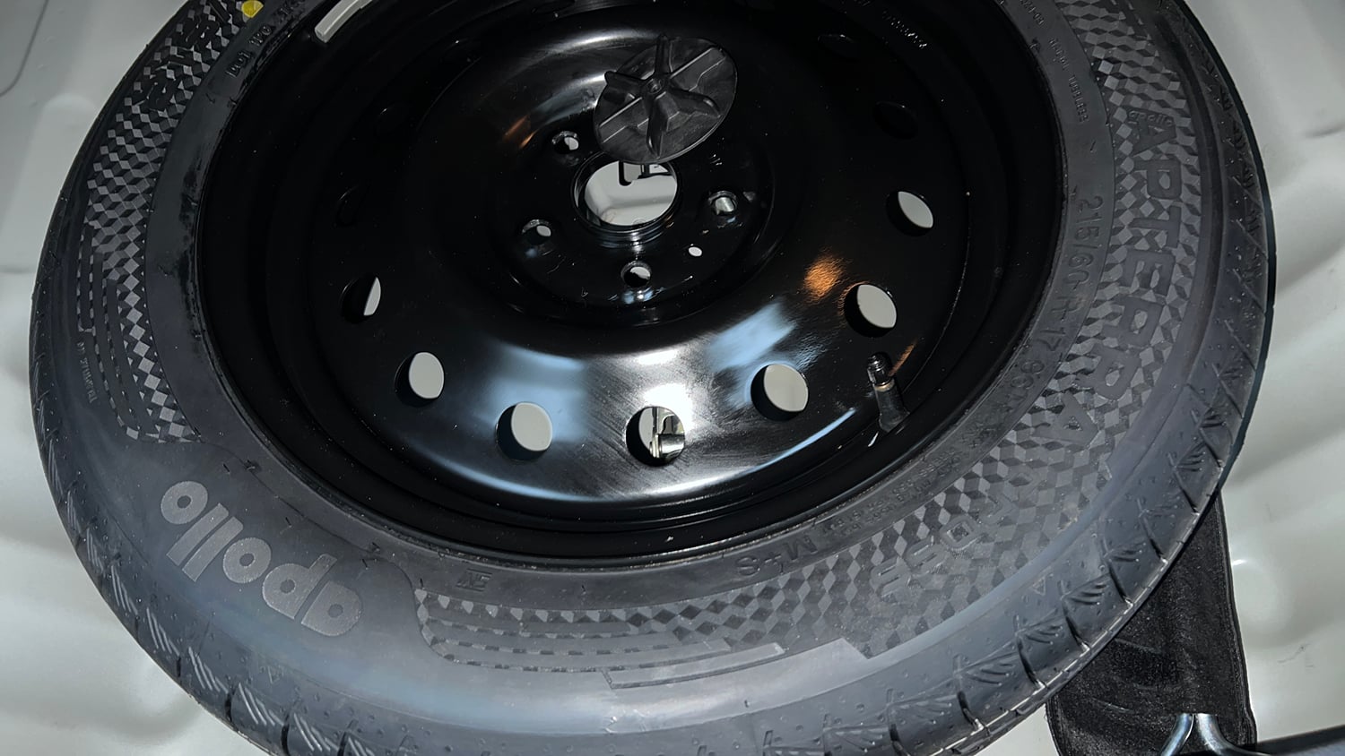 Used 2024 Toyota Urban Cruiser Hyryder V AT NeoDrive Petrol Automatic tyres SPARE TYRE VIEW