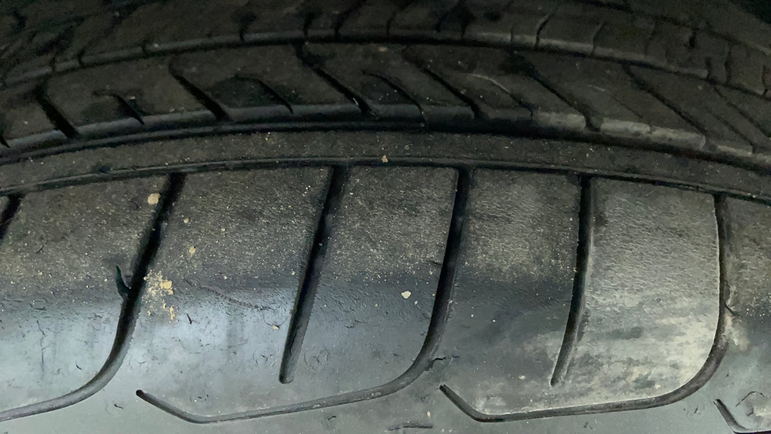 Used 2022 Skoda Slavia Style 1.0L TSI AT Petrol Automatic tyres RIGHT FRONT TYRE TREAD VIEW