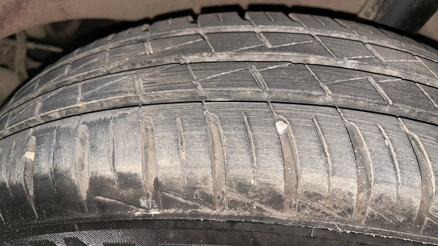 Used 2024 Renault Kwid RXT 1.0L AMT Petrol Automatic tyres LEFT REAR TYRE TREAD VIEW