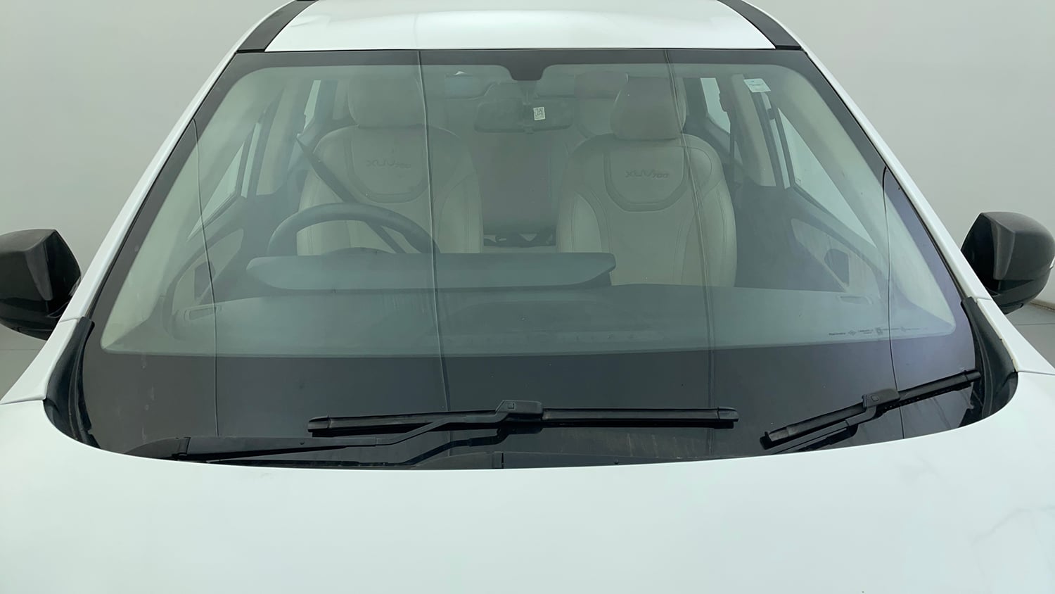 Used 2022 Mahindra XUV700 AX 3 Petrol MT 5 STR Petrol Manual exterior FRONT WINDSHIELD VIEW