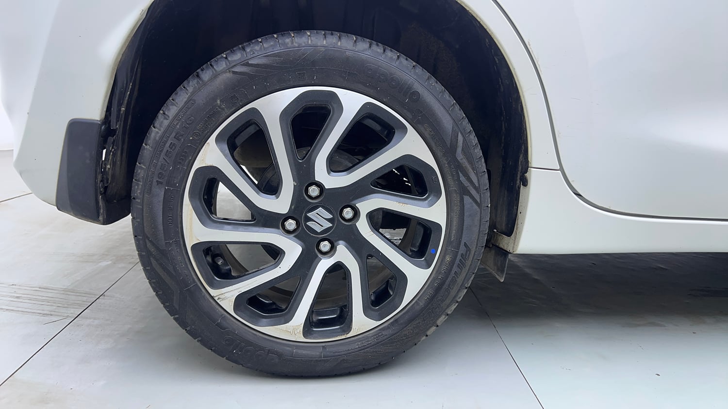 Used 2023 Maruti Suzuki Baleno Alpha MT Petrol Manual tyres RIGHT REAR TYRE RIM VIEW