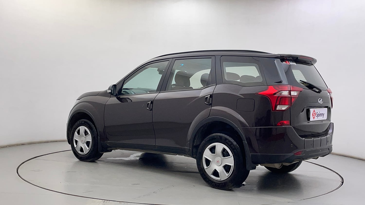 Used 2019 Mahindra XUV500 W7 Diesel Manual exterior LEFT REAR CORNER VIEW